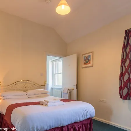 Hinsley Hall 3*