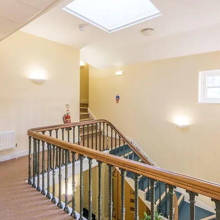 Hinsley Hall 3*